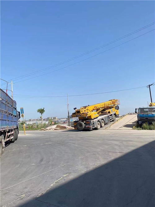 张家港市25吨吊车的租赁价格大概是多少？