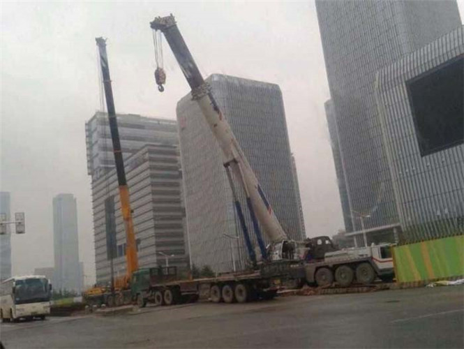张家港市25吨吊车能吊多重设备？